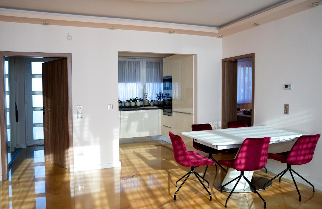 Dream Apartman 1 With Free Parking Győr Exteriör bild